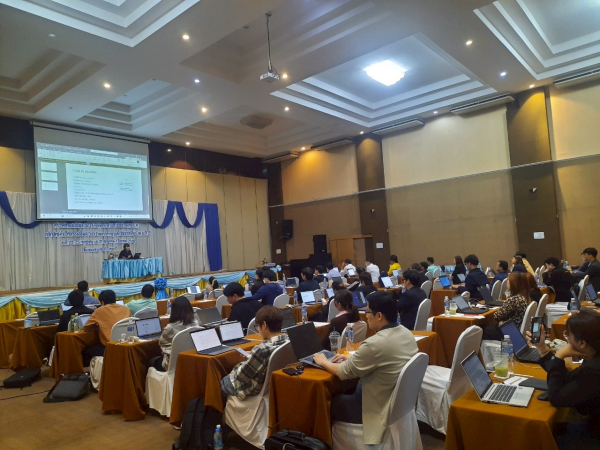 ผศ.ดร.เพ็ชรัตน์ สุริยะไชย และ รศ.ดร.พิชญา ตัณฑัยย์ เป็นวิทยากรอบรมหัวข้อ Basic Data Engineering and AI ณ โรงแรมธาราแกรนด์ จ.ปทุมธานี